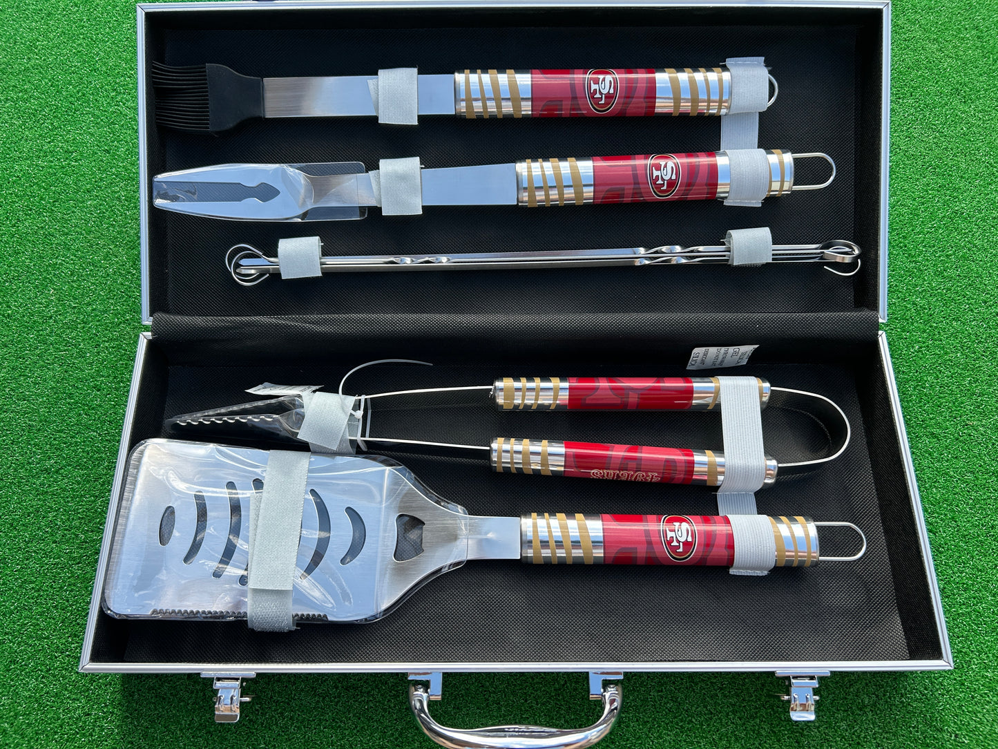 Siskiyou Gifts San Francisco 49ers 8 piece Tailgater BBQ Set with Metal Case