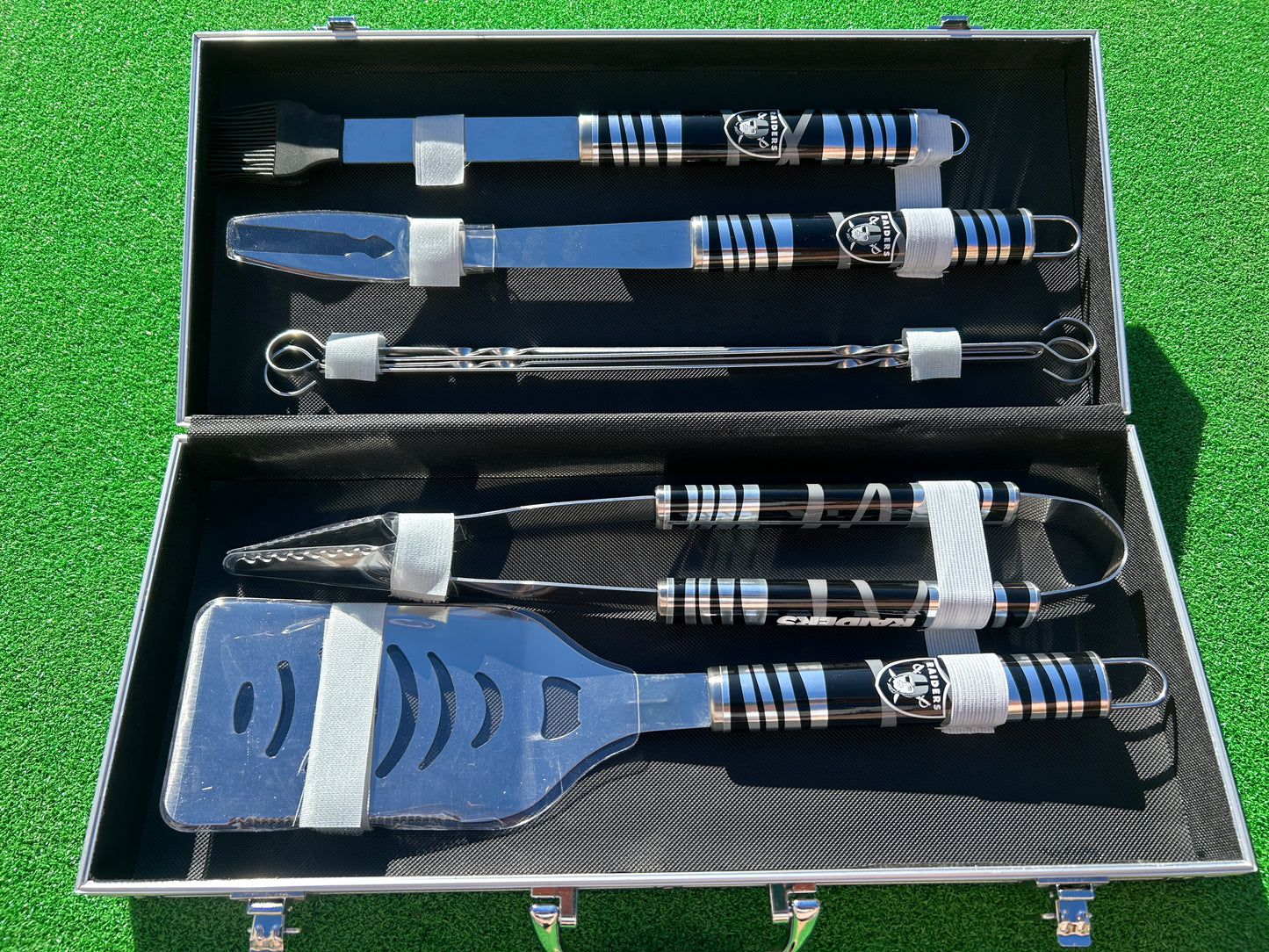 Siskiyou Gifts Las Vegas Raiders 8 Piece Tailgater BBQ Set w/Metal Case, NFL Licensed